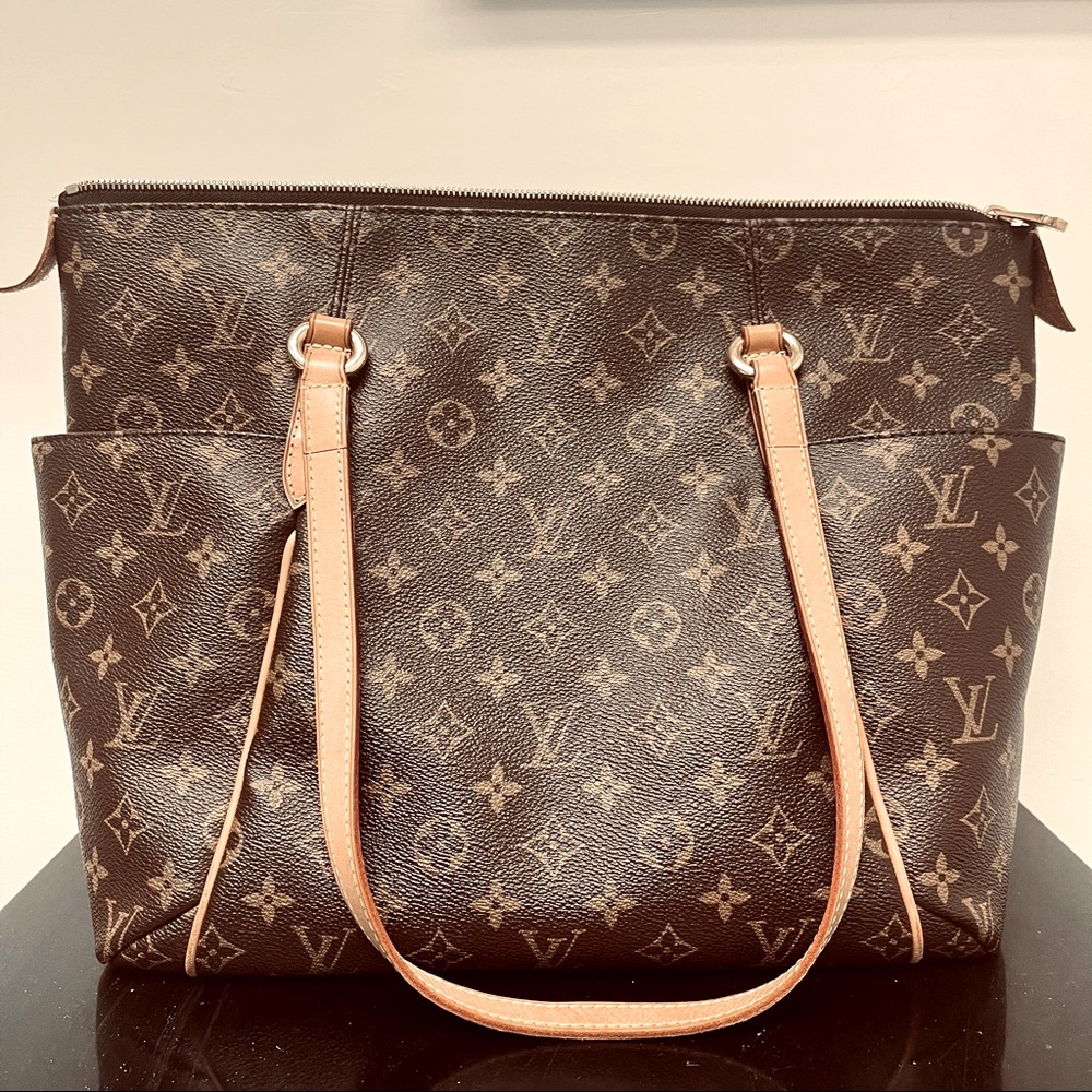 Louis Vuitton Monogram Totally MM